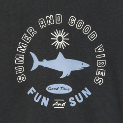 تيشيرت بني بأكمام قصيرة...